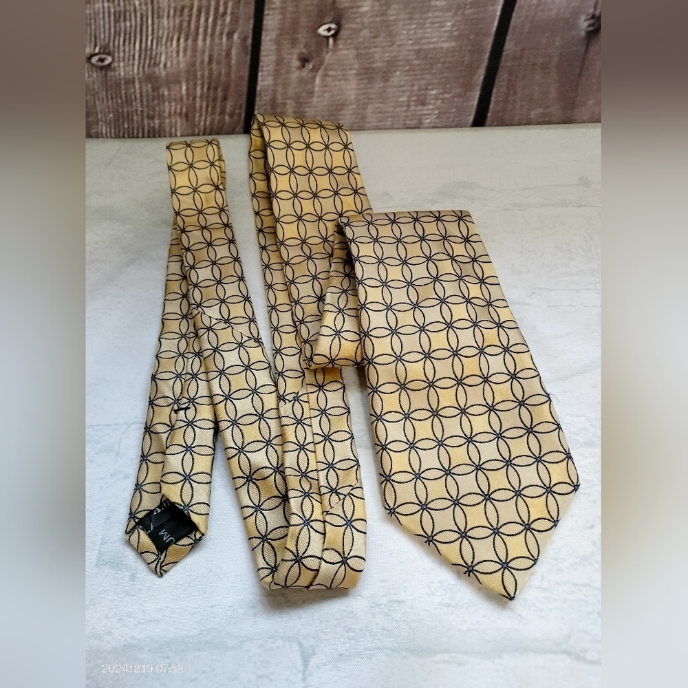 XMI PLATINUM SILK NECKTIE TIE Interlocking Circles Blue Yellow Hand Made in USA